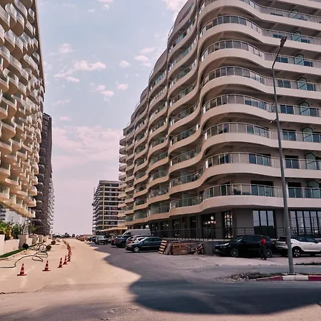 Povesti La Mare Mamaia